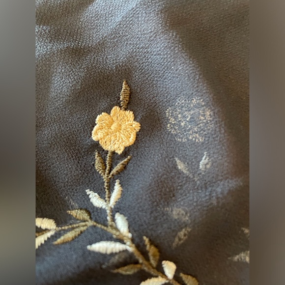 Shawl worn once - Picture 8 of 8